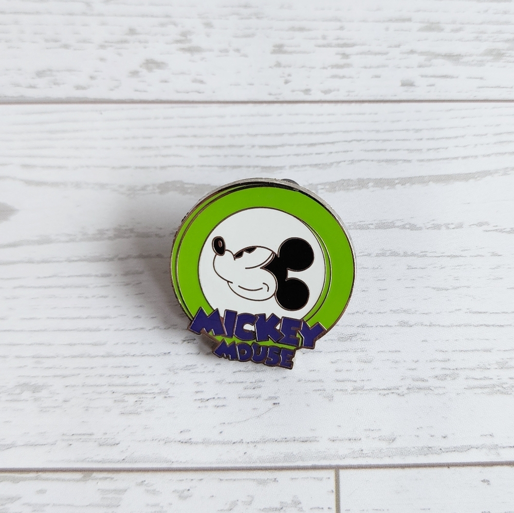 Disney Oh Mickey! Mystery Pouch Green Mickey Mouse Trading Pin